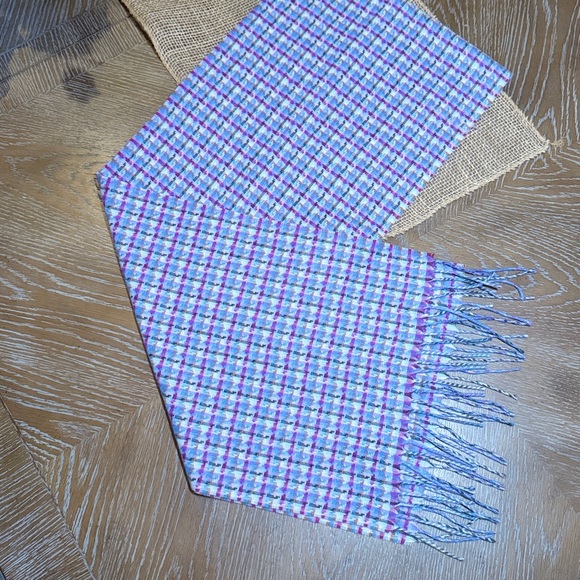 100% Cashmere Plaid Scarf - Picture 3 of 4